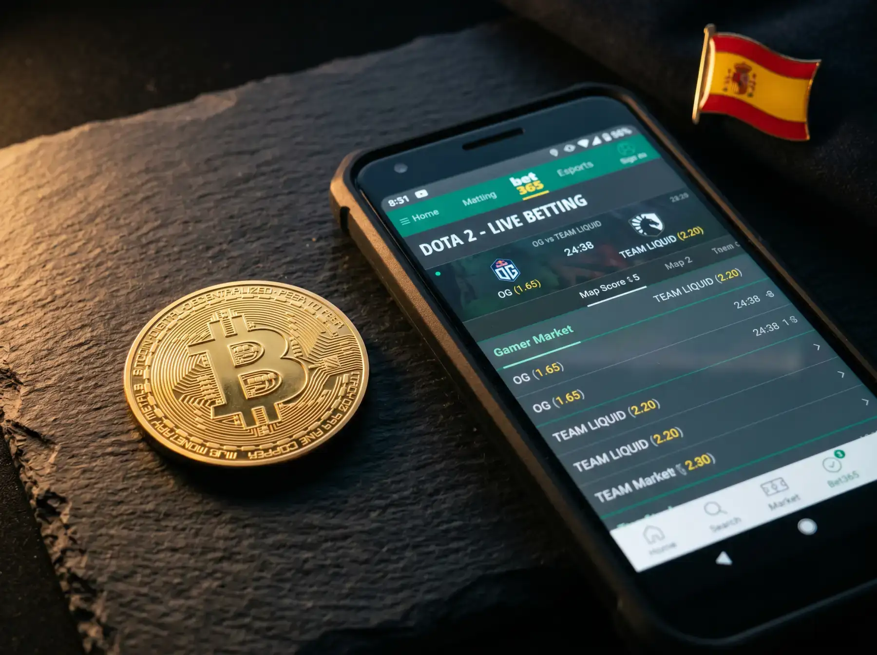Monedas de Bitcoin y Ethereum junto a una pantalla con mercados de apuestas de Dota 2